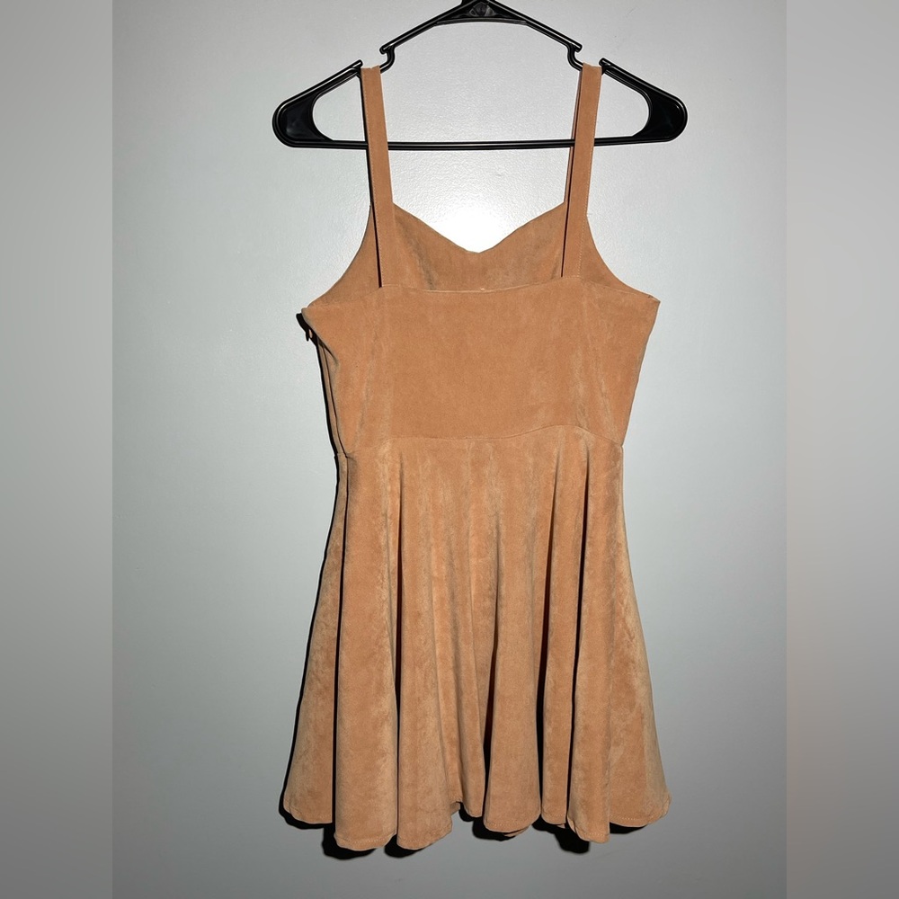 Elegant Tan Sleeveless Dress - Picture 6 of 10
